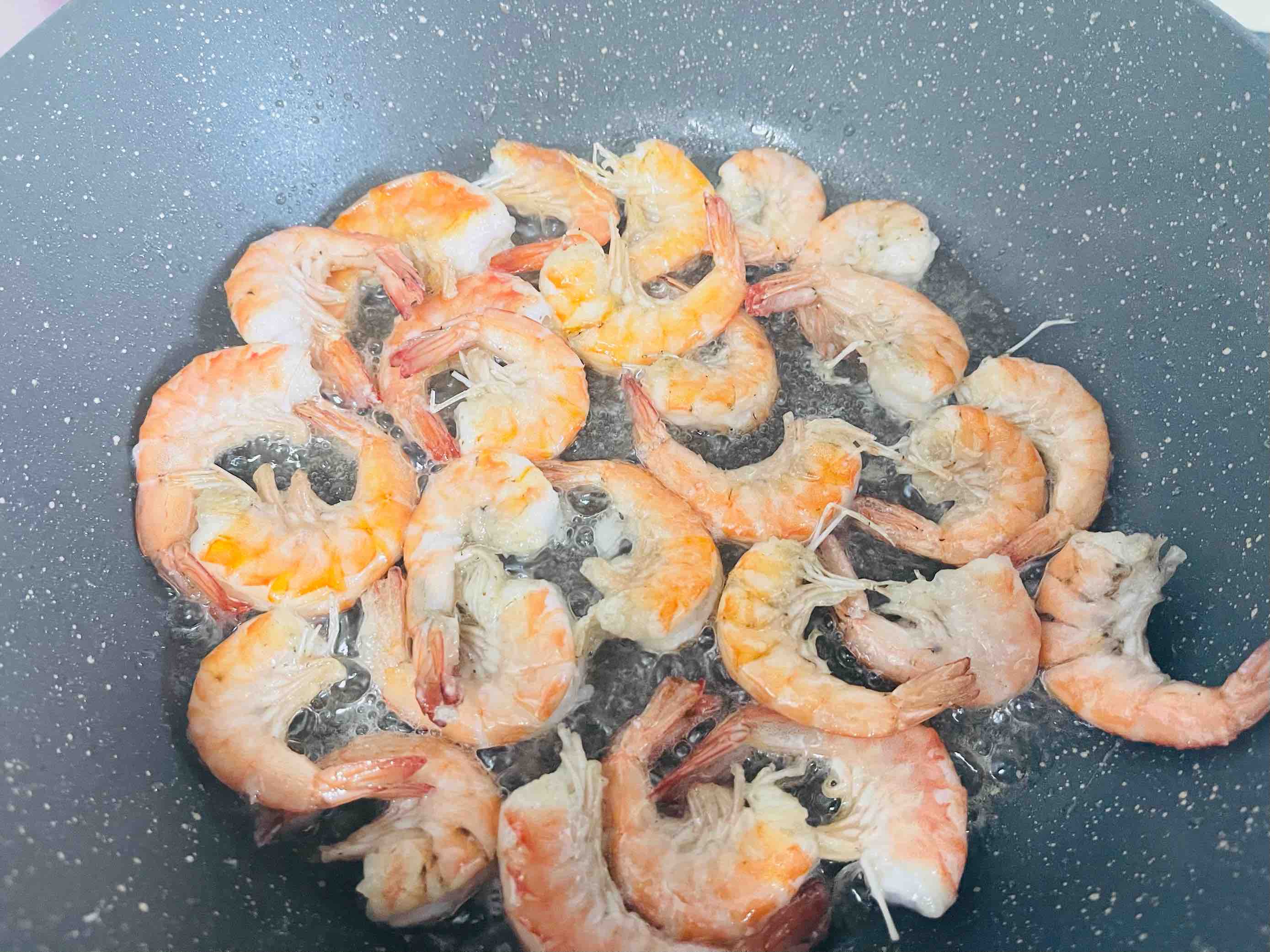 咸香酥脆的咸蛋黃脆皮蝦的做法-咸鮮味煎菜譜