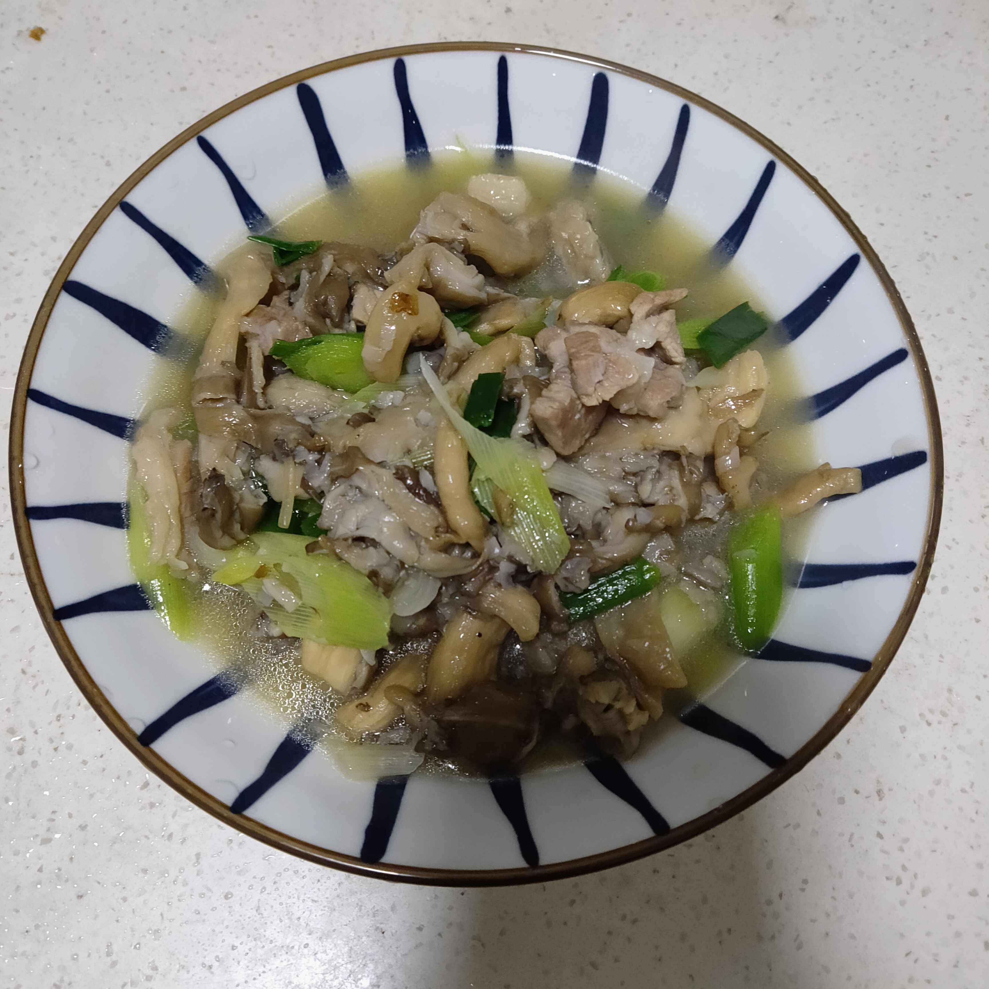 平菇炒肉的做法-咸鮮味炒菜譜-易網健康養生網 平菇炒肉的做法-咸鮮味炒菜譜
