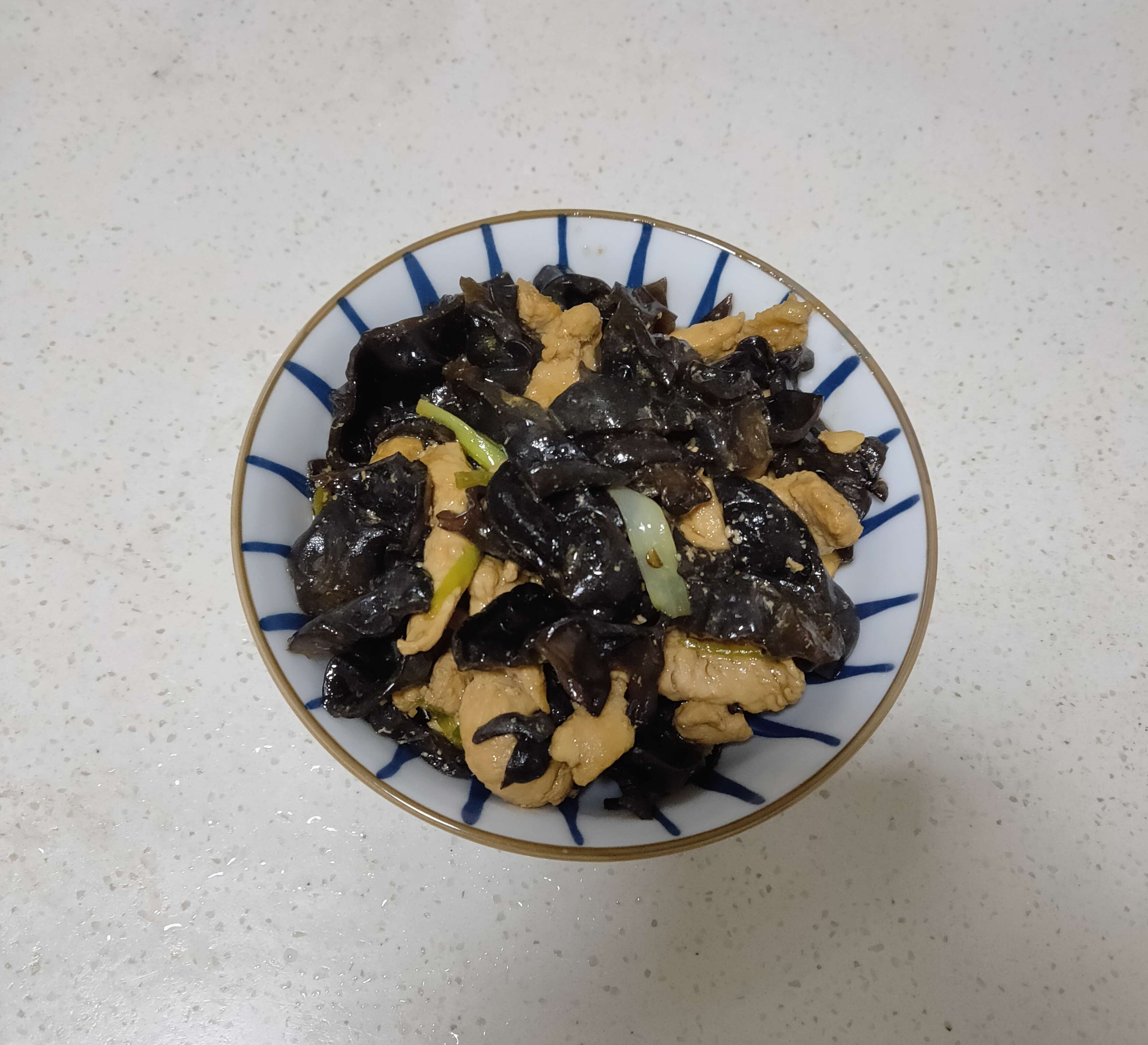 木耳炒肉絲的做法-家常味炒菜譜-易網(wǎng)健康養(yǎng)生網(wǎng) 木耳炒肉絲的做法-家常味炒菜譜