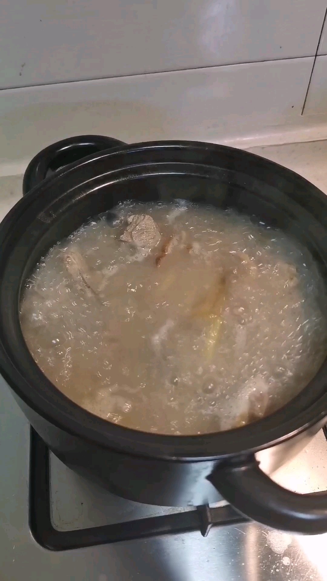 排骨油球煲的做法-家常味燒菜譜