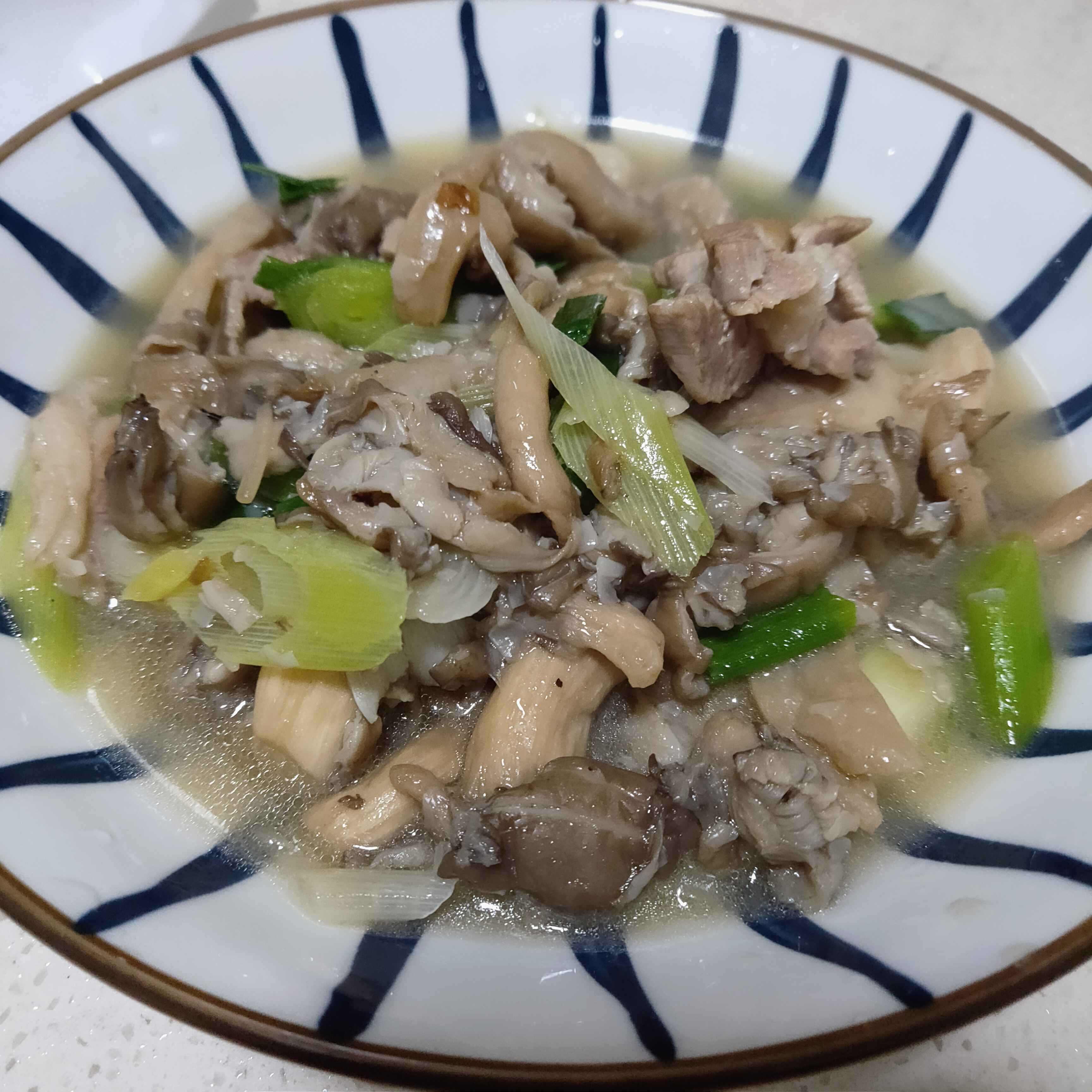 平菇炒肉的做法-咸鮮味炒菜譜-易網健康養生網 平菇炒肉的做法-咸鮮味炒菜譜