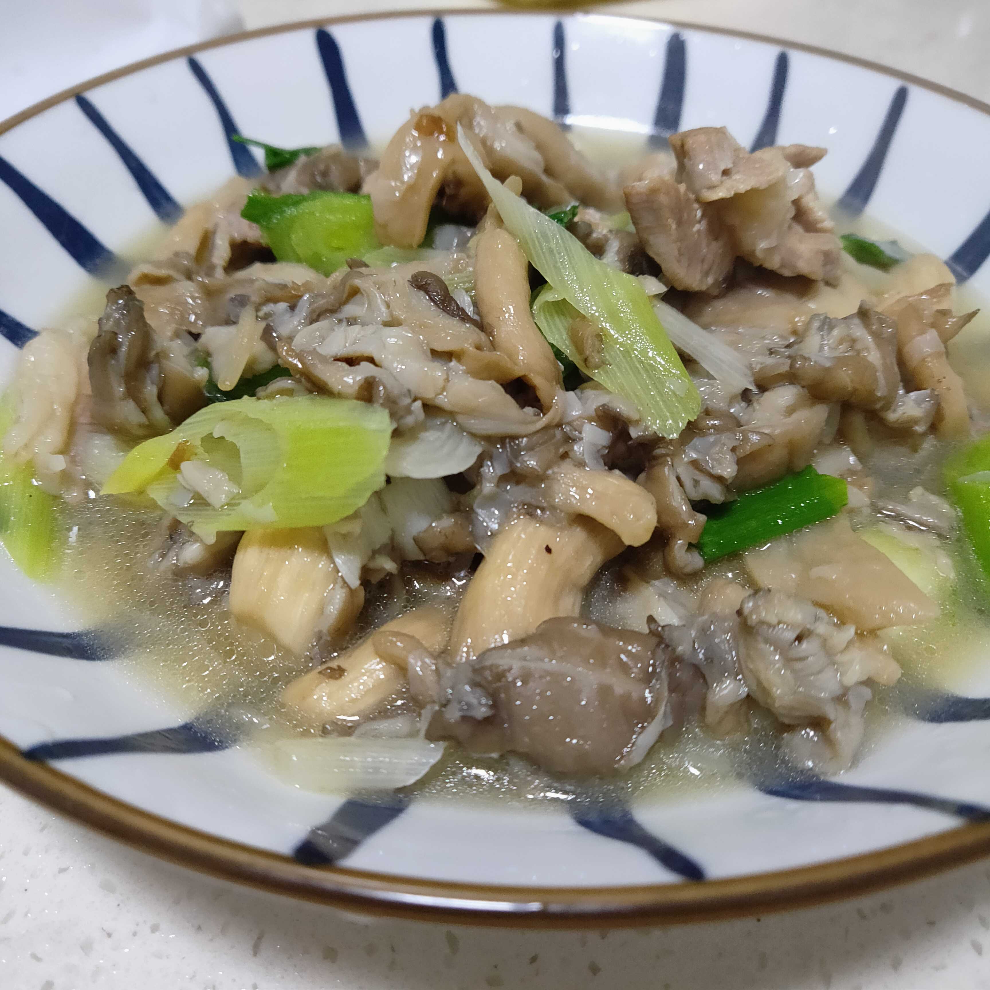 平菇炒肉的做法-咸鮮味炒菜譜-易網健康養生網 平菇炒肉的做法-咸鮮味炒菜譜