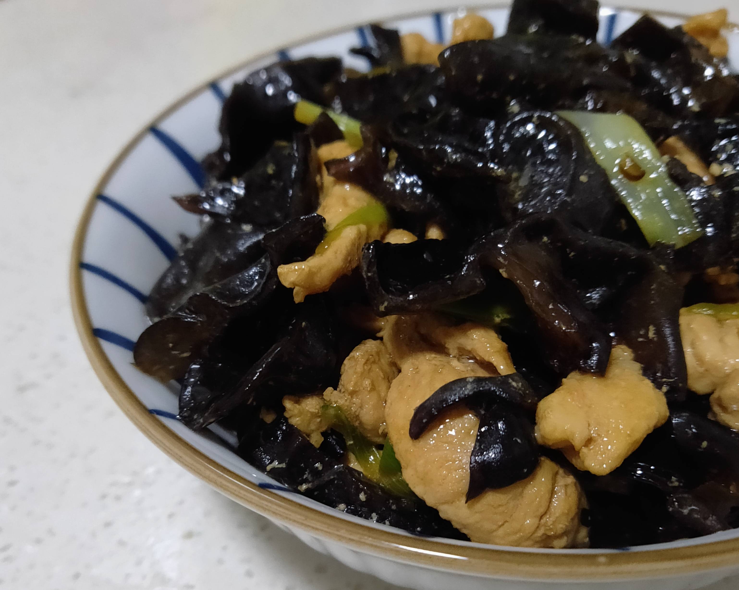 木耳炒肉絲的做法-家常味炒菜譜-易網(wǎng)健康養(yǎng)生網(wǎng) 木耳炒肉絲的做法-家常味炒菜譜