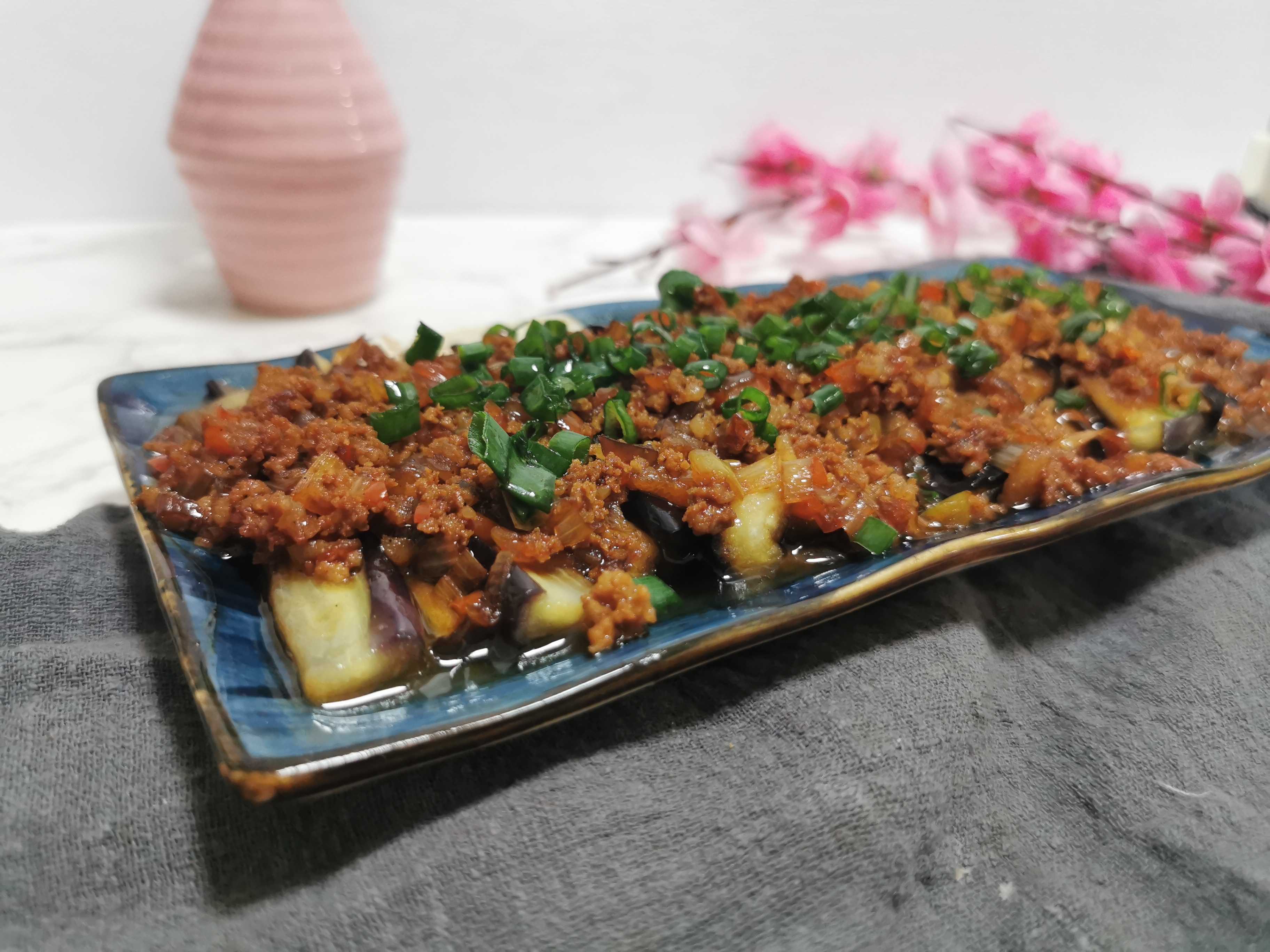 茄子不要油炸了,蒸著吃才更健康:肉沫蒸茄子的做法-咸鮮味蒸菜譜-易網(wǎng)健康養(yǎng)生網(wǎng) 茄子不要油炸了,蒸著吃才更健康:肉沫蒸茄子的做法-咸鮮味蒸菜譜