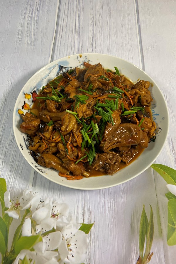 雙茹燒三黃雞的做法-醬香味燉菜譜-易網(wǎng)健康養(yǎng)生網(wǎng) 雙茹燒三黃雞的做法-醬香味燉菜譜