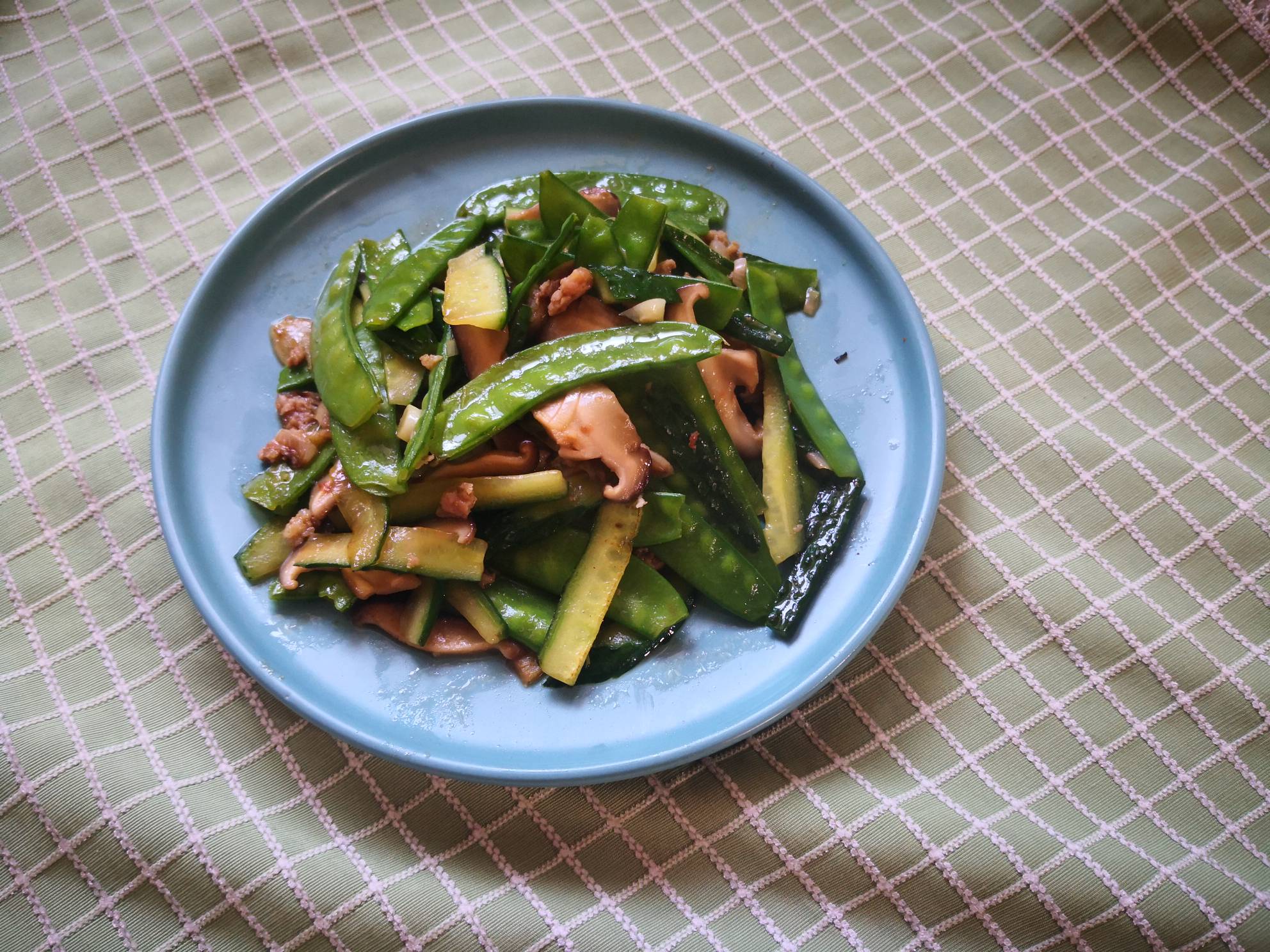 黃瓜片炒荷蘭豆的做法-家常味炒菜譜-易網健康養生網 黃瓜片炒荷蘭豆的做法-家常味炒菜譜