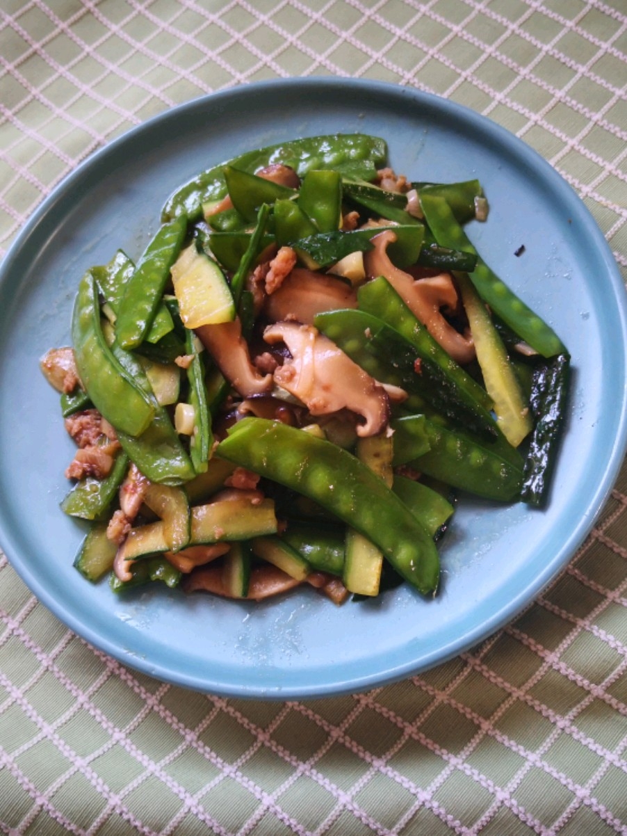 黃瓜片炒荷蘭豆的做法-家常味炒菜譜