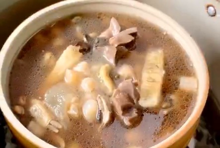 食材“八仙過海各顯神通”一壇鮮的不得了的做法-咸鮮味燉菜譜-易網健康養生網 食材“八仙過海各顯神通”一壇鮮的不得了的做法-咸鮮味燉菜譜