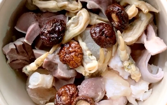 食材“八仙過海各顯神通”一壇鮮的不得了的做法-咸鮮味燉菜譜-易網健康養生網 食材“八仙過海各顯神通”一壇鮮的不得了的做法-咸鮮味燉菜譜