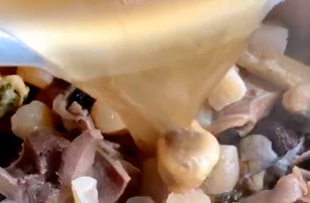 食材“八仙過海各顯神通”一壇鮮的不得了的做法-咸鮮味燉菜譜-易網健康養生網 食材“八仙過海各顯神通”一壇鮮的不得了的做法-咸鮮味燉菜譜
