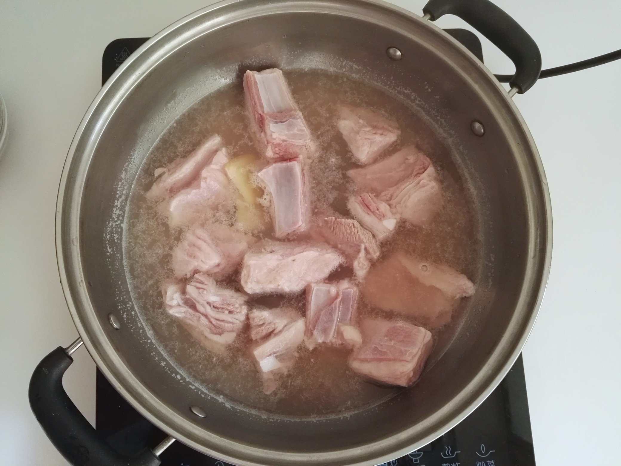 羊排這樣做,簡(jiǎn)單又美味,暖身又暖心的做法-咸鮮味煮菜譜-易網(wǎng)健康養(yǎng)生網(wǎng) 羊排這樣做,簡(jiǎn)單又美味,暖身又暖心的做法-咸鮮味煮菜譜