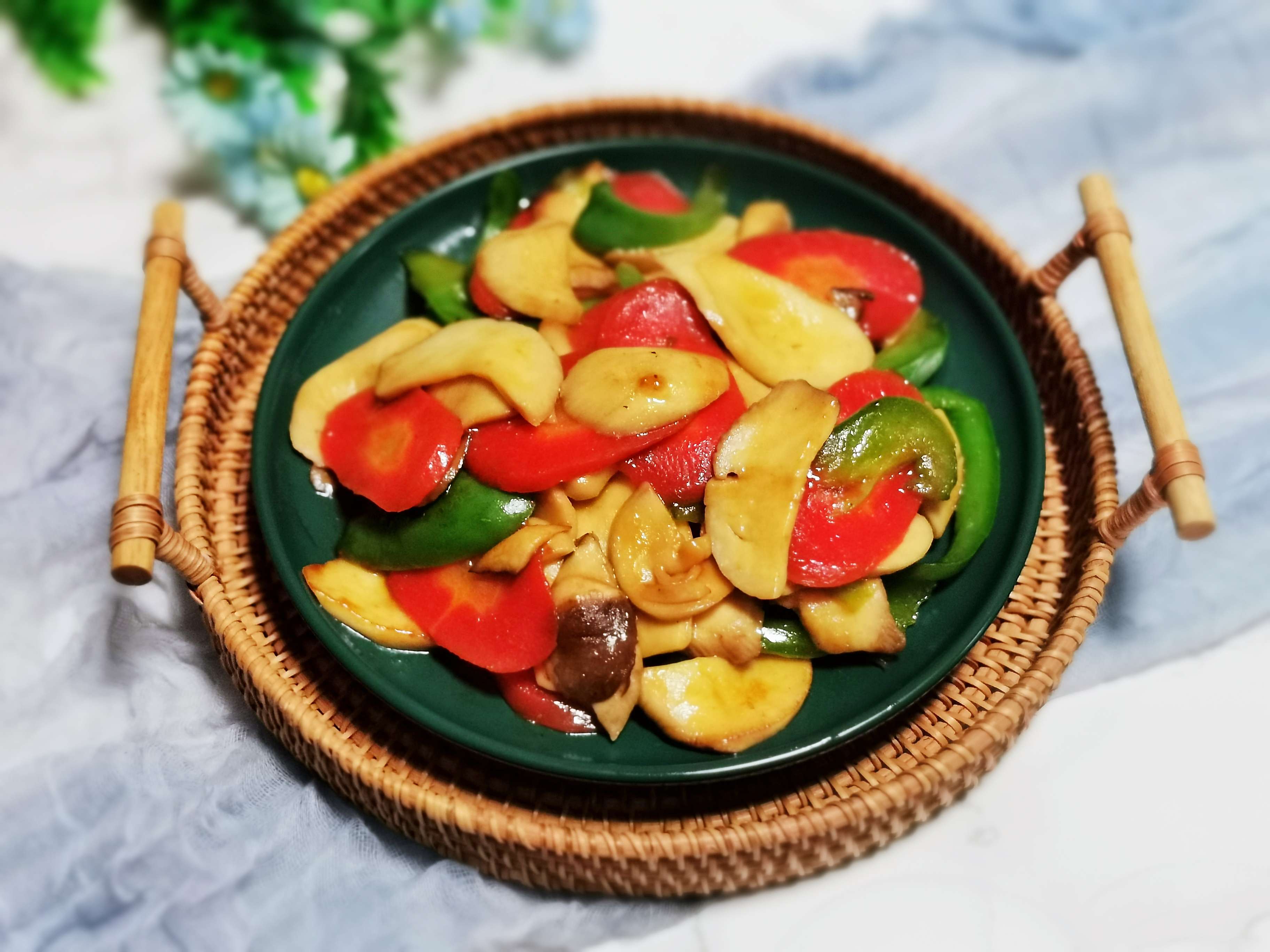 可以吃出肉味的素菜:紅蘿卜炒杏鮑菇的做法-家常味炒菜譜-易網健康養生網 可以吃出肉味的素菜:紅蘿卜炒杏鮑菇的做法-家常味炒菜譜