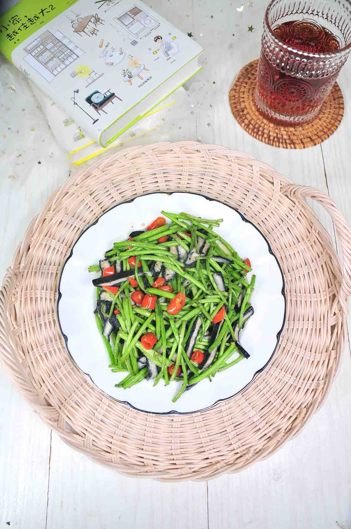 蘆蒿炒臭干的做法-其它口味炒菜譜-易網(wǎng)健康養(yǎng)生網(wǎng) 蘆蒿炒臭干的做法-其它口味炒菜譜