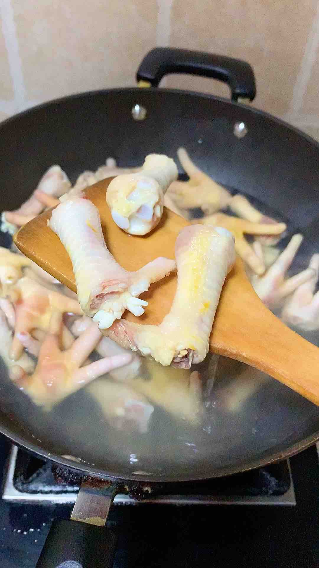 麻辣鹵雞爪，年菜里不可缺少的一道菜的做法-麻辣味鹵菜譜