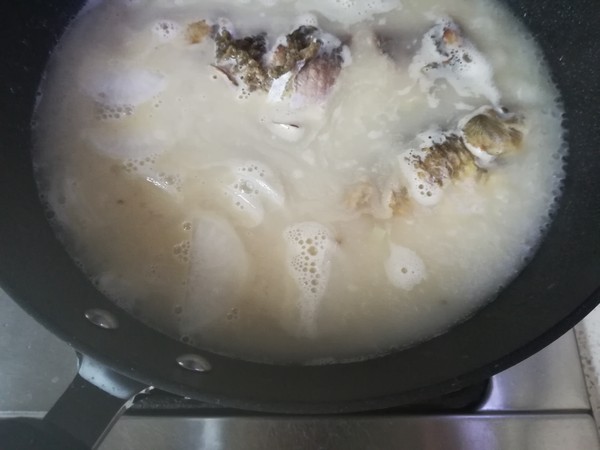 白蘿卜鯽魚湯的做法-咸鮮味燉菜譜