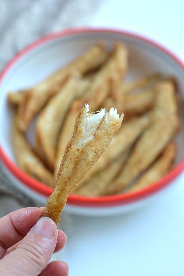 油炸沙丁魚的做法-咸鮮味炸菜譜-易網(wǎng)健康養(yǎng)生網(wǎng) 油炸沙丁魚的做法-咸鮮味炸菜譜