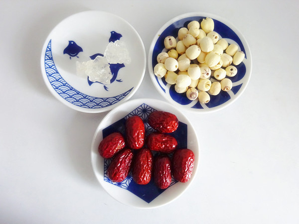 蓮子蒸紅棗的做法-甜味蒸菜譜-易網(wǎng)<a href=http://www.aoa7937.com/ target=_blank class=infotextkey>健康養(yǎng)生</a>網(wǎng) 蓮子蒸紅棗的做法-甜味蒸菜譜