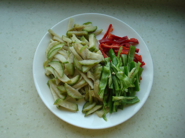 蘿卜干炒肉皮的做法-家常味炒菜譜