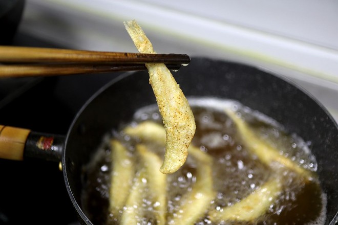 油炸沙丁魚的做法-咸鮮味炸菜譜-易網(wǎng)健康養(yǎng)生網(wǎng) 油炸沙丁魚的做法-咸鮮味炸菜譜