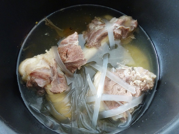 羊骨肉燉白菜的做法-咸鮮味燉菜譜-易網(wǎng)健康養(yǎng)生網(wǎng) 羊骨肉燉白菜的做法-咸鮮味燉菜譜