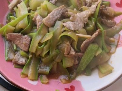 鮮香下飯，葷素搭配營養(yǎng)好，角瓜炒肉片的做法-家常味炒菜譜