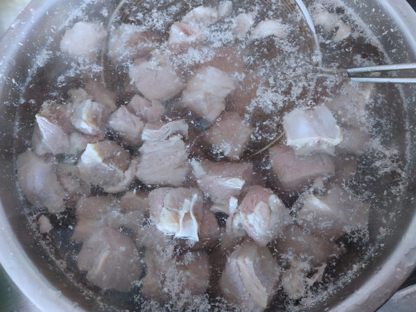 咖喱牛腩燉土豆的做法-咖喱味燉菜譜-易網健康養生網 咖喱牛腩燉土豆的做法-咖喱味燉菜譜