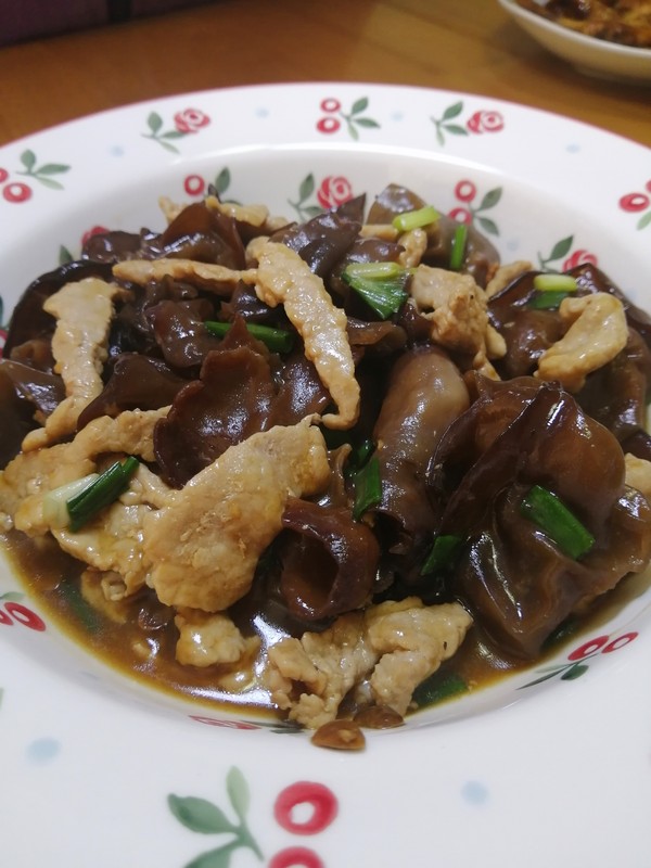 簡簡單單也不失美味~~木耳炒肉絲的做法-家常味炒菜譜-易網健康養生網 簡簡單單也不失美味~~木耳炒肉絲的做法-家常味炒菜譜