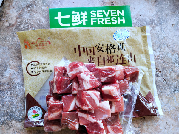 咖喱牛腩燉土豆的做法-咖喱味燉菜譜-易網<a href=http://www.aoa7937.com/ target=_blank class=infotextkey>健康養生</a>網 咖喱牛腩燉土豆的做法-咖喱味燉菜譜