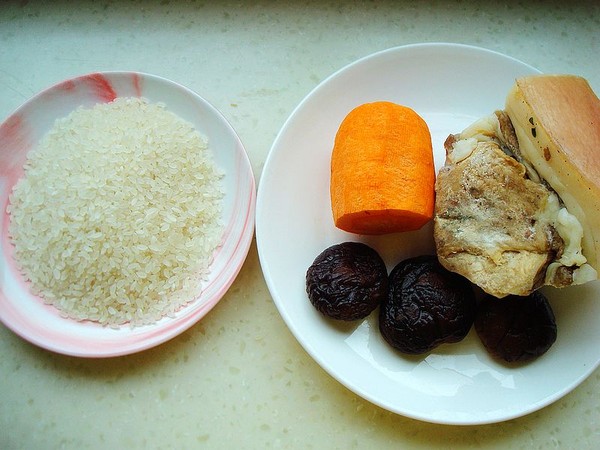 臘肉煲仔飯的做法-家常味燜菜譜-易網<a href=http://www.aoa7937.com/ target=_blank class=infotextkey>健康養生</a>網 臘肉煲仔飯的做法-家常味燜菜譜