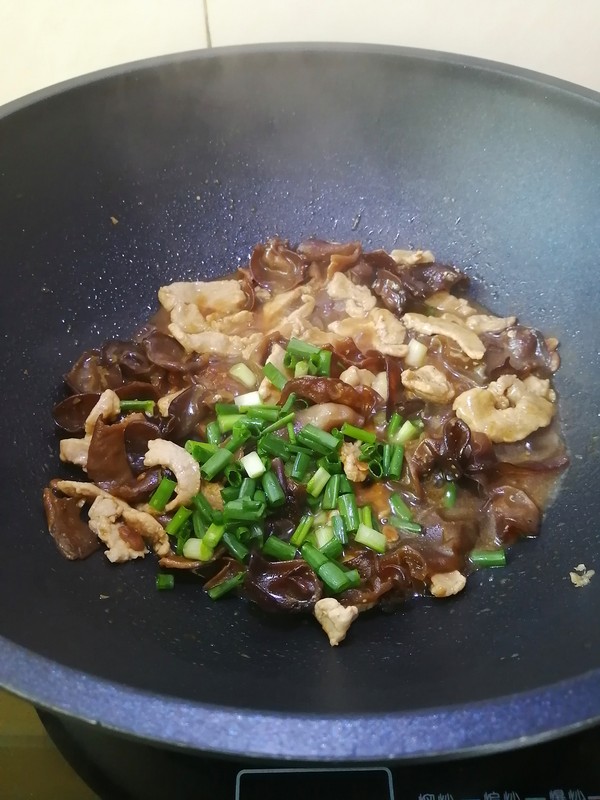 簡簡單單也不失美味~~木耳炒肉絲的做法-家常味炒菜譜
