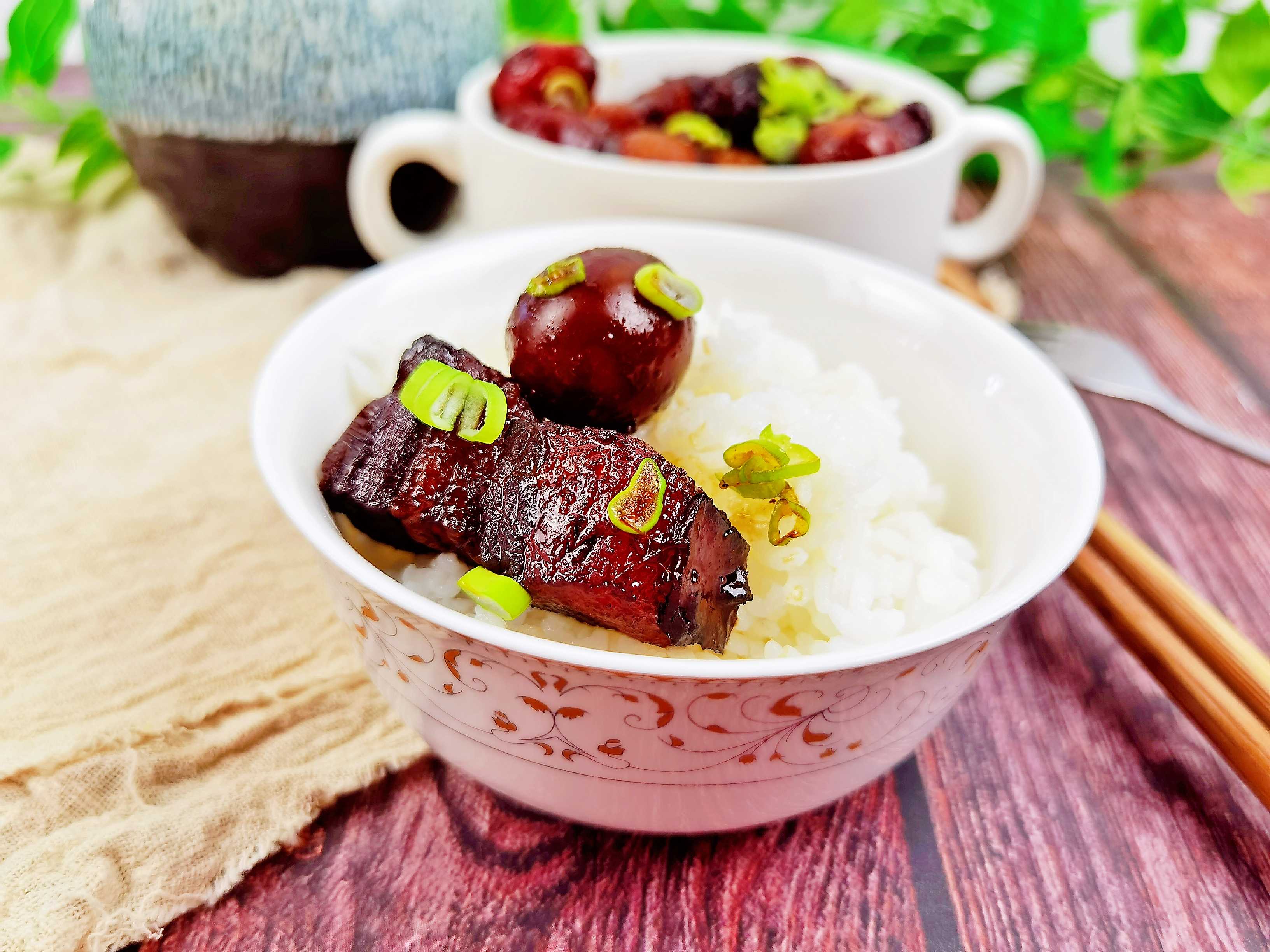 年夜飯“硬菜”-不加1滴水的紅燒肉,入口咂舌仰嘆天的做法-家常味燉菜譜-易網健康養生網 年夜飯“硬菜”-不加1滴水的紅燒肉,入口咂舌仰嘆天的做法-家常味燉菜譜