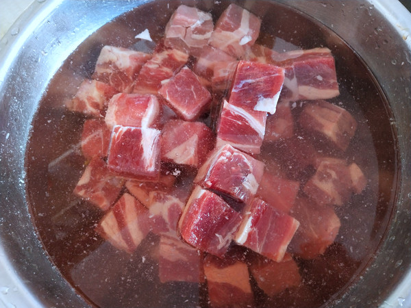 咖喱牛腩燉土豆的做法-咖喱味燉菜譜-易網健康養生網 咖喱牛腩燉土豆的做法-咖喱味燉菜譜