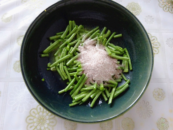 黑麥蒸豇豆的做法-蔥香味蒸菜譜-易網(wǎng)健康養(yǎng)生網(wǎng) 黑麥蒸豇豆的做法-蔥香味蒸菜譜