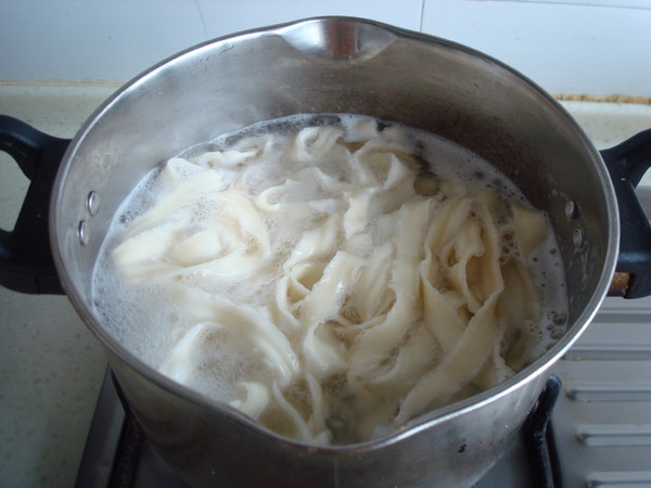 香菇羊肉拌皮帶面的做法-家常味炒菜譜
