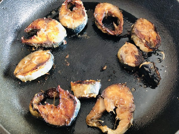 香煎鲅魚 │簡單美味 配米飯超級下飯的做法-咸鮮味煎菜譜-易網健康養生網 香煎鲅魚 │簡單美味 配米飯超級下飯的做法-咸鮮味煎菜譜