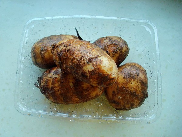糖霜芋頭的做法-甜味炒菜譜-易網<a href=http://www.aoa7937.com/ target=_blank class=infotextkey>健康養生</a>網 糖霜芋頭的做法-甜味炒菜譜
