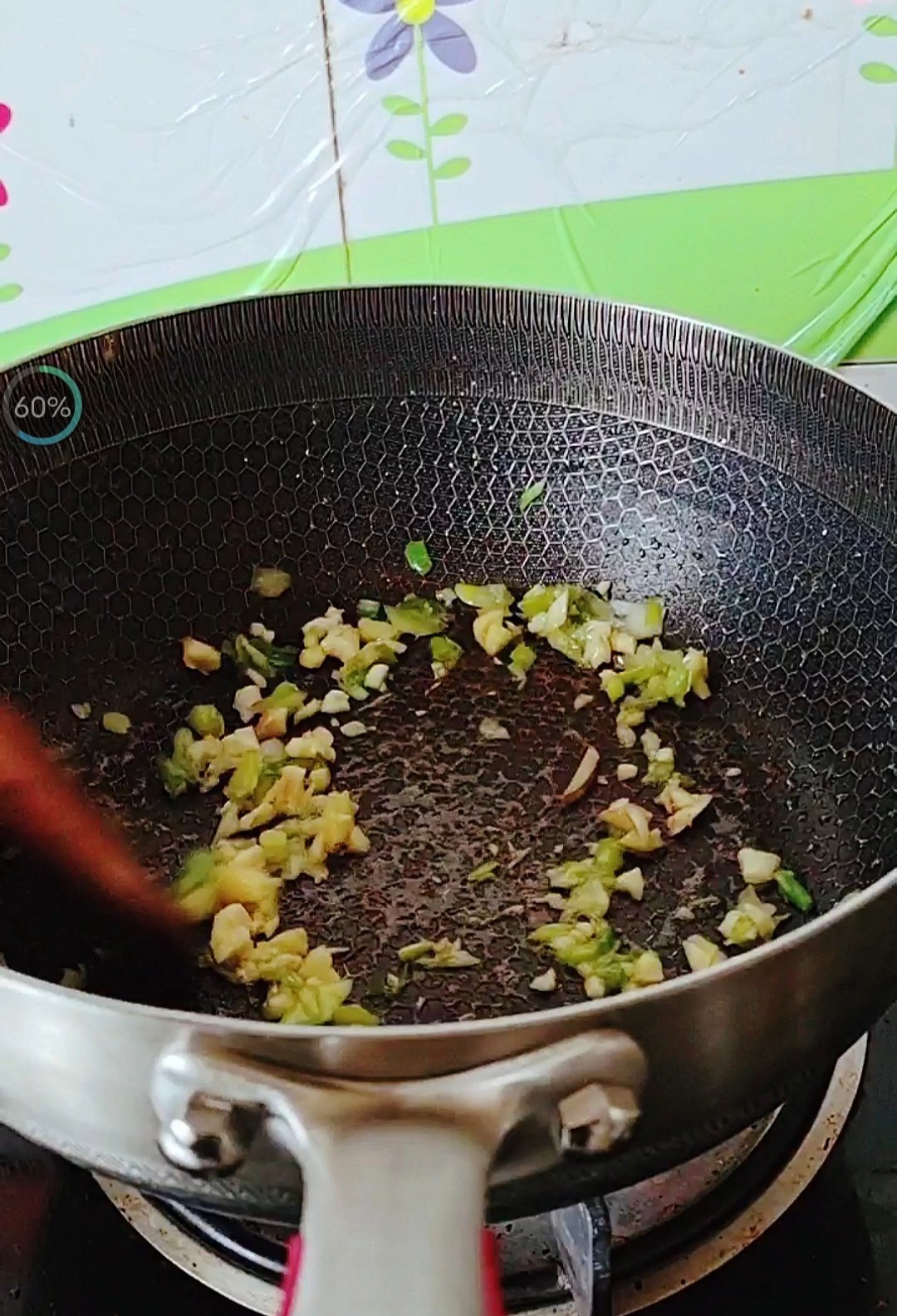 年菜餐桌一道硬菜，老少皆愛…鐵板黑椒牛柳的做法-黑椒味炒菜譜