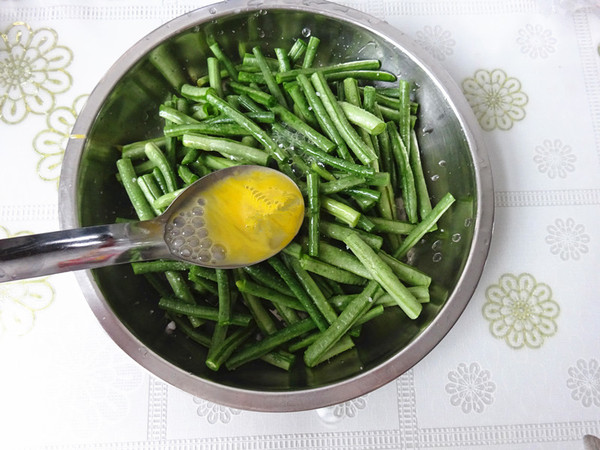 玉米粉蒸豇豆的做法-蒜香味蒸菜譜-易網(wǎng)健康養(yǎng)生網(wǎng) 玉米粉蒸豇豆的做法-蒜香味蒸菜譜