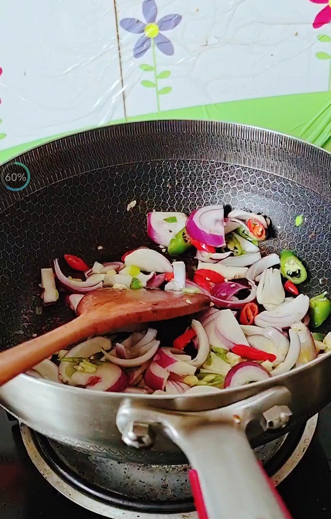 年菜餐桌一道硬菜，老少皆愛…鐵板黑椒牛柳的做法-黑椒味炒菜譜