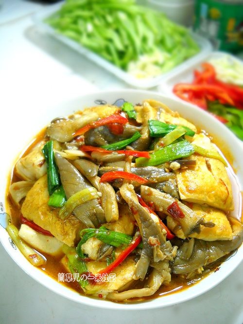 平菇燒豆腐的做法-家常味燒菜譜-易網(wǎng)健康養(yǎng)生網(wǎng) 平菇燒豆腐的做法-家常味燒菜譜