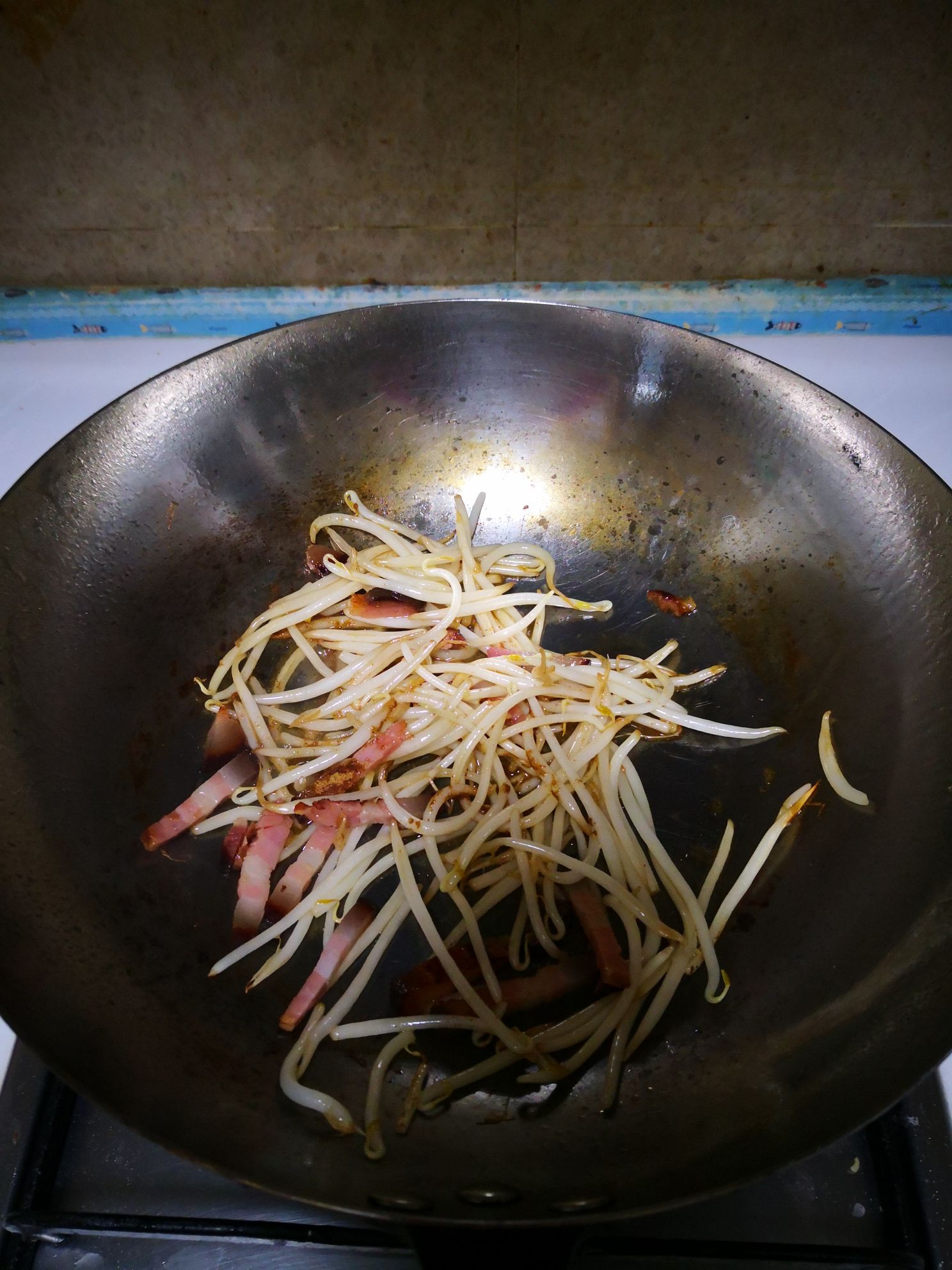 臘肉炒叉子的做法-家常味炒菜譜