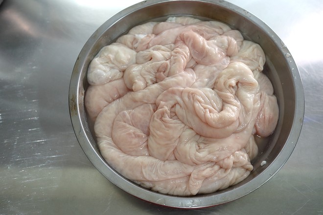 鹵大腸的做法-家常味鹵菜譜-易網(wǎng)<a href=http://www.aoa7937.com/ target=_blank class=infotextkey>健康養(yǎng)生</a>網(wǎng) 鹵大腸的做法-家常味鹵菜譜