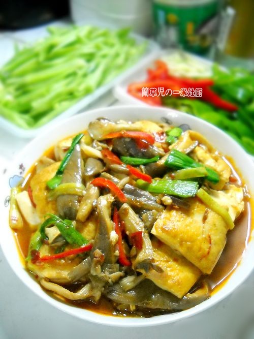 平菇燒豆腐的做法-家常味燒菜譜-易網(wǎng)健康養(yǎng)生網(wǎng) 平菇燒豆腐的做法-家常味燒菜譜