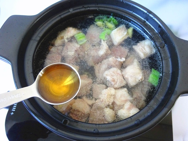 牛腩這么做才對,味爽清香不油膩,驅寒又暖胃的做法-咸鮮味燉菜譜-易網健康養生網 牛腩這么做才對,味爽清香不油膩,驅寒又暖胃的做法-咸鮮味燉菜譜