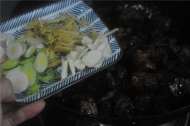 偷學酒店大廚的土豆燒牛腩,果然牛!3天做了2次,孩子還嫌不夠!的做法-咸鮮味燒菜譜-易網健康養生網 偷學酒店大廚的土豆燒牛腩,果然牛!3天做了2次,孩子還嫌不夠!的做法-咸鮮味燒菜譜