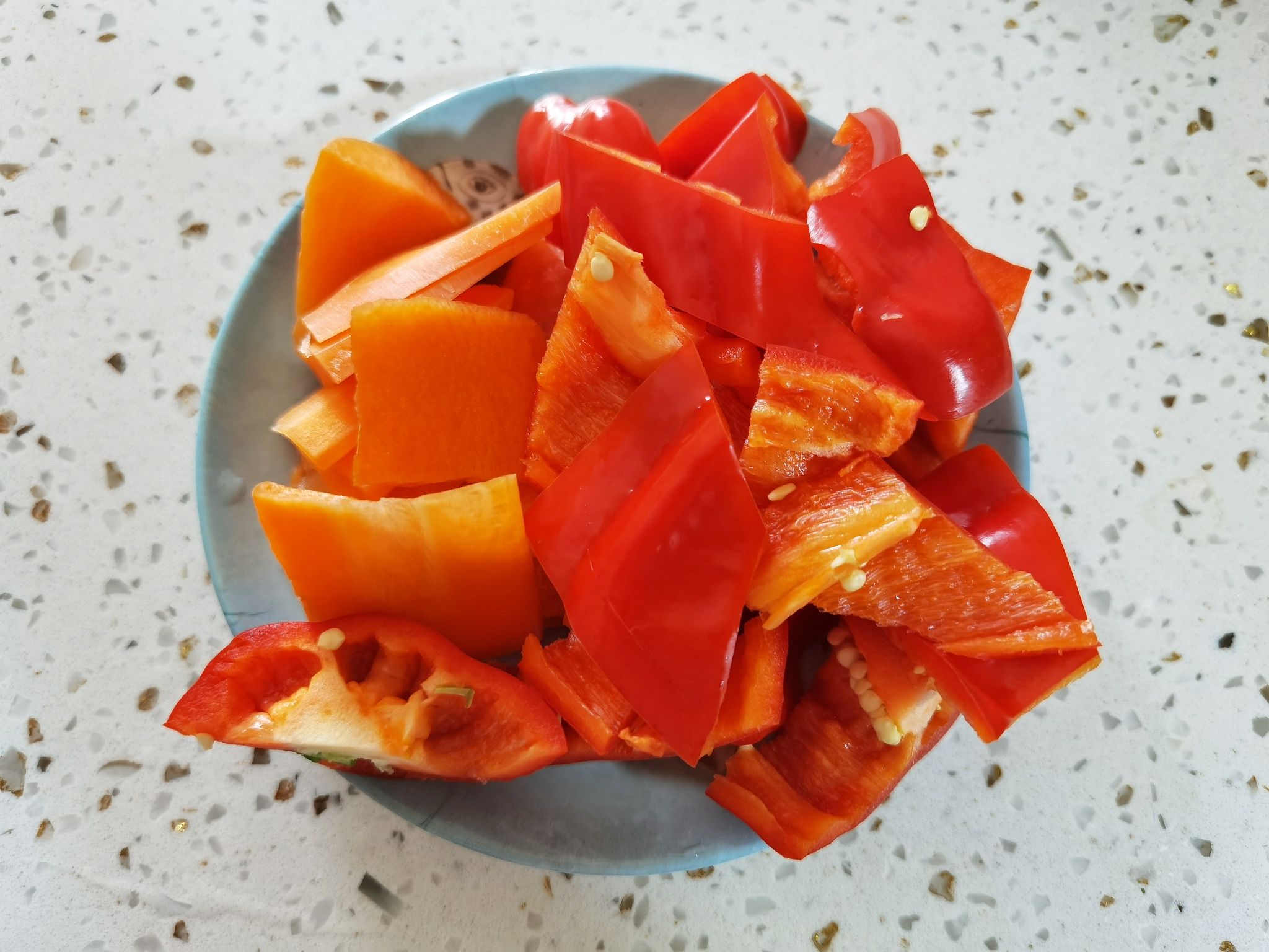 年夜飯素菜也出彩-素炒三色，生活多姿又多彩的做法-咸鮮味炒菜譜