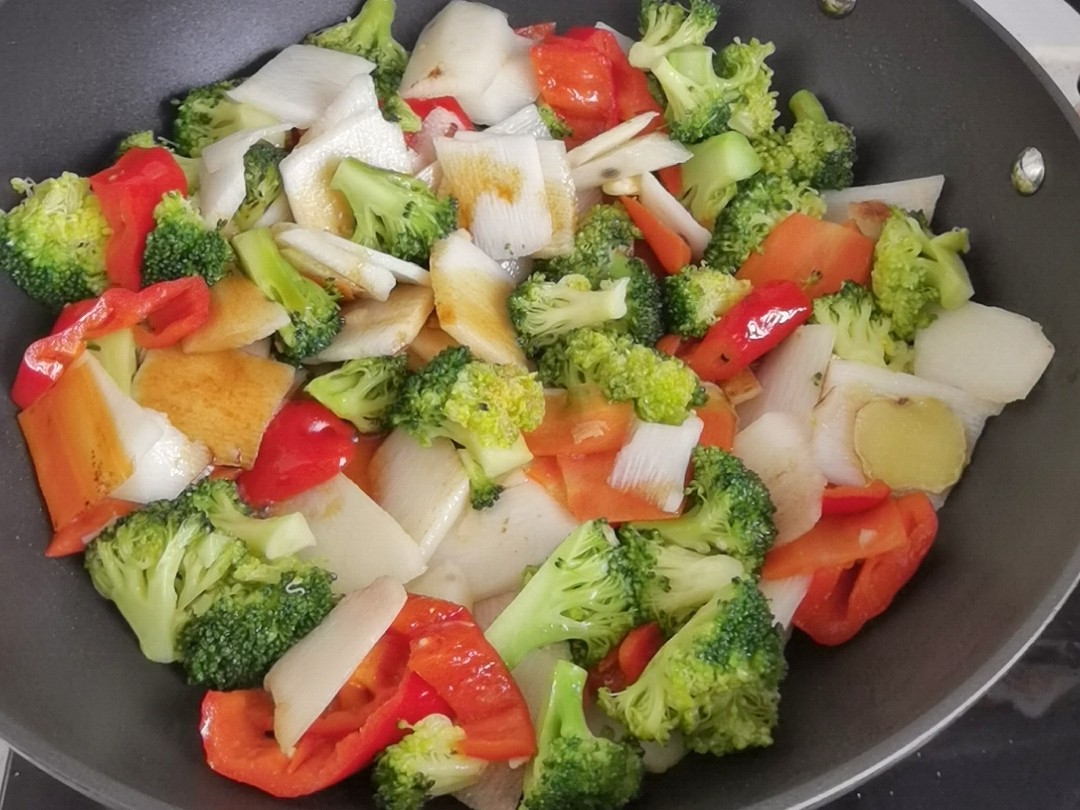 年夜飯素菜也出彩-素炒三色，生活多姿又多彩的做法-咸鮮味炒菜譜