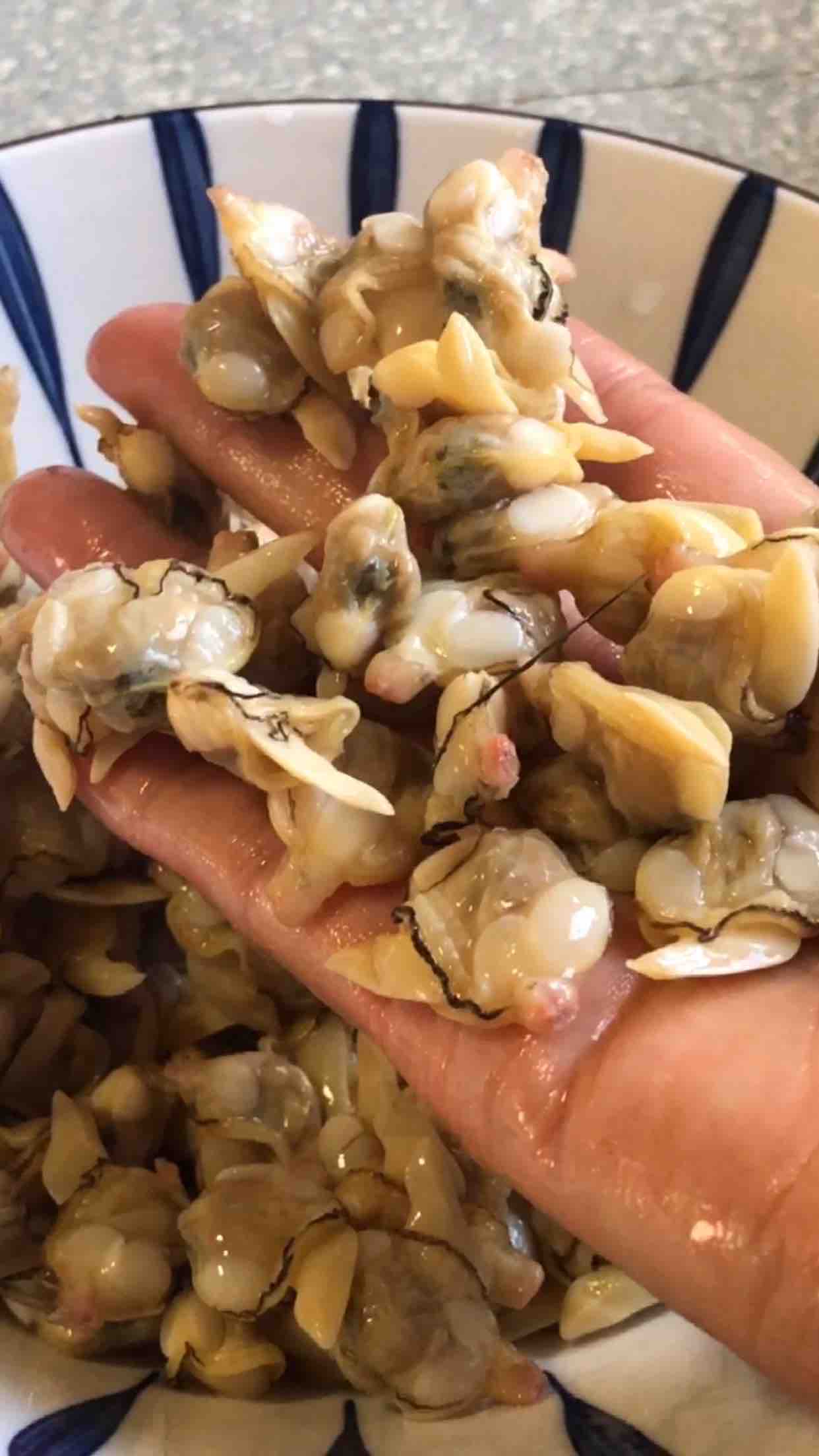 蛤蜊的正確清洗方法的做法-咸鮮味煮菜譜-易網(wǎng)健康養(yǎng)生網(wǎng) 蛤蜊的正確清洗方法的做法-咸鮮味煮菜譜