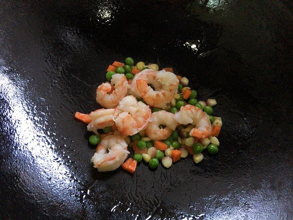 雜粒炒蝦仁，多彩又可愛的做法-咸鮮味炒菜譜