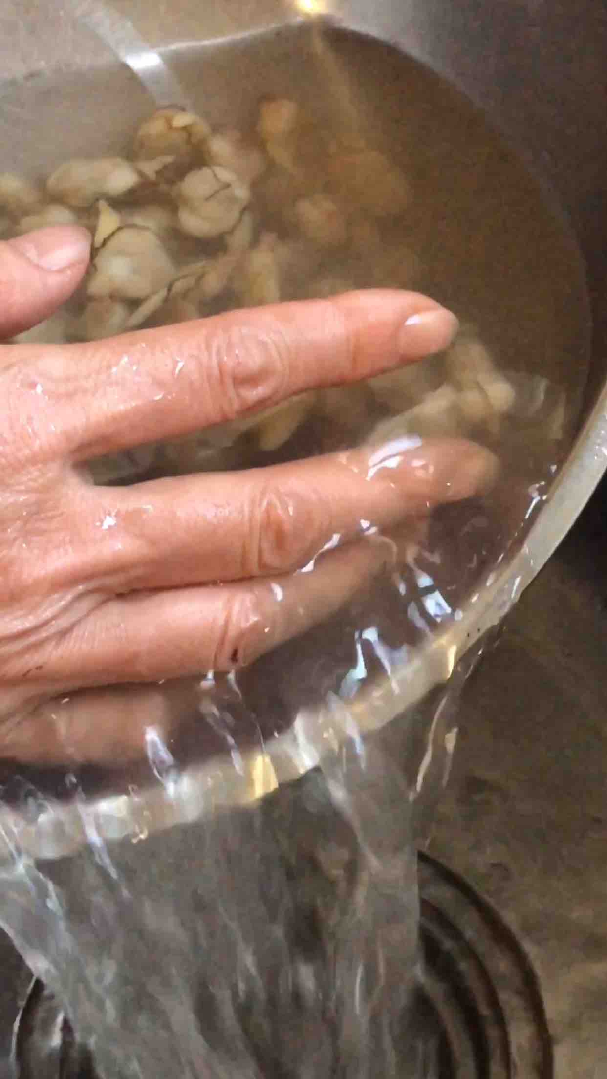 蛤蜊的正確清洗方法的做法-咸鮮味煮菜譜-易網(wǎng)健康養(yǎng)生網(wǎng) 蛤蜊的正確清洗方法的做法-咸鮮味煮菜譜